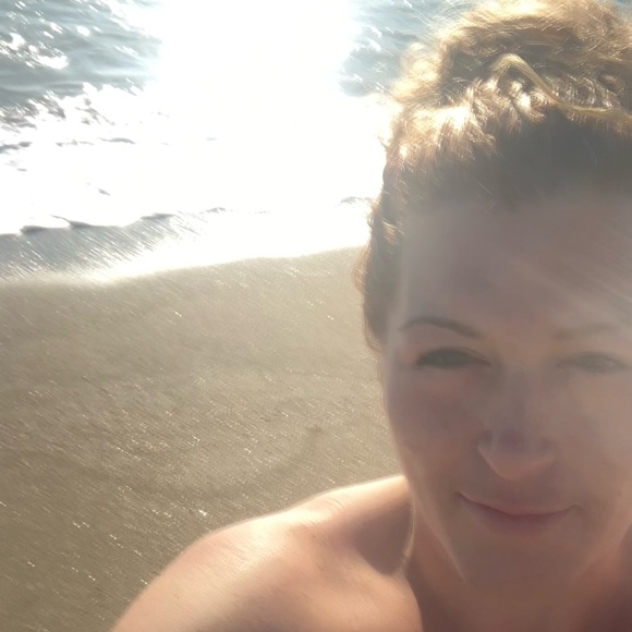 Meet your Posher, Nicole - Picture 6 of 6